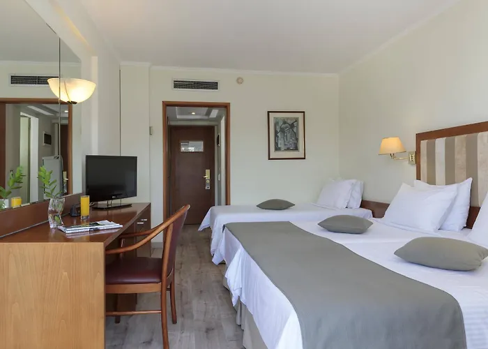 Western Plaza 4*
