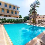 Hotel Western Plaza 4*