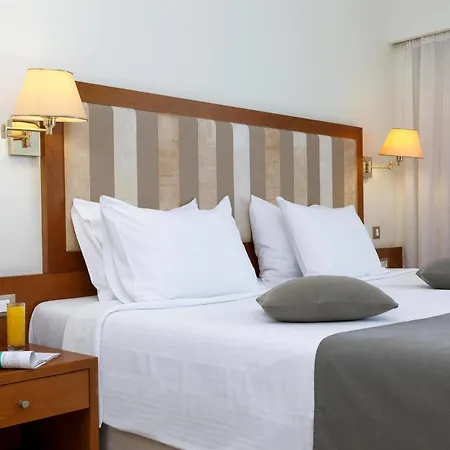 فندق Western Plaza 4*