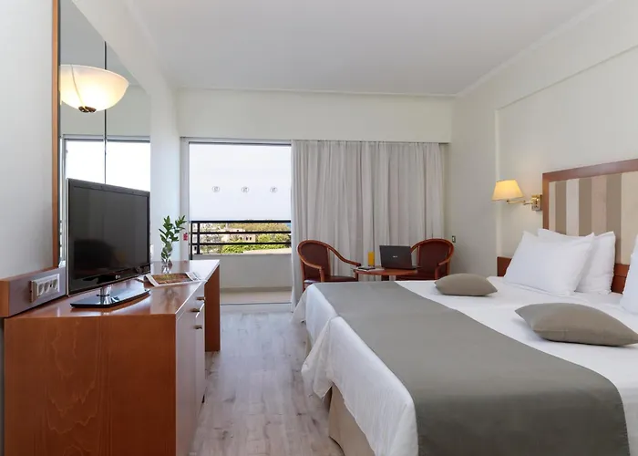 Western Plaza Hotel 4*