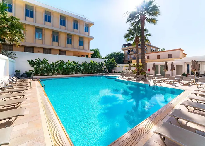 Hotel Western Plaza 4*