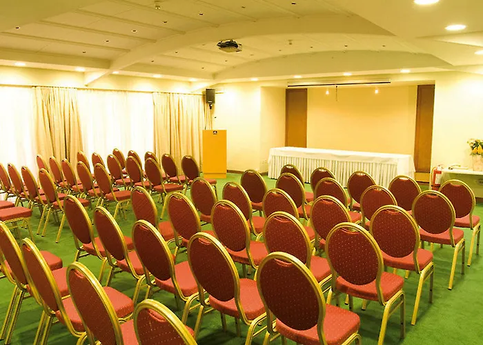 호텔 Western Plaza 4*