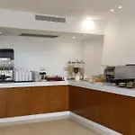Hotel Western Plaza 4*