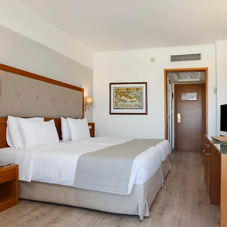 Western Plaza Hotel 4*