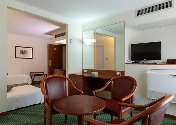 Western Plaza Otel