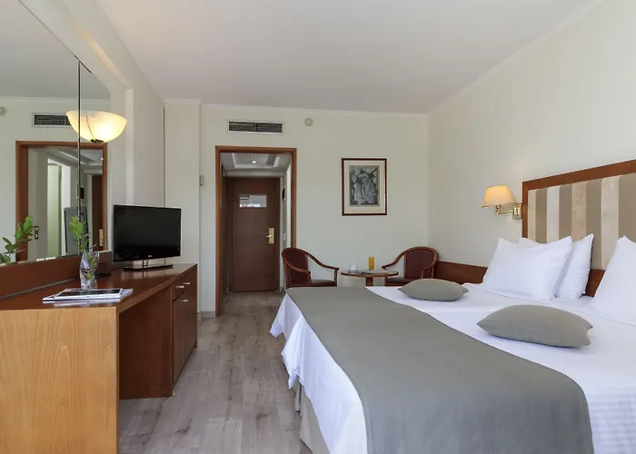 Western Plaza 4*