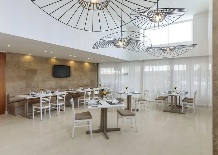 Western Plaza 4*