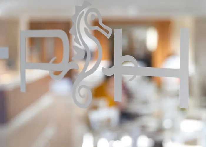 Hotel Western Plaza 4*